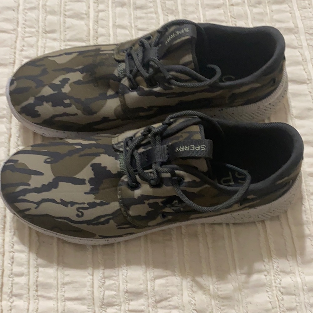 NWOT  Sperry 8.5 mossy oak bottomland shoe